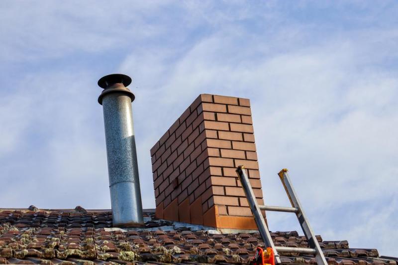 La ma&ccedil;onnerie, une &eacute;tape cl&eacute; avant d'installer une chemin&eacute;e